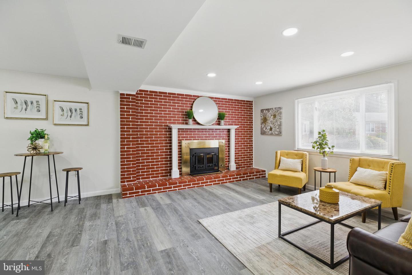 3820 DANBURY CT, WOODBRIDGE, Virginia 22193, 4 Bedrooms Bedrooms, ,2 BathroomsBathrooms,Residential,For sale,3820 DANBURY CT,VAPW2093242 MLS # VAPW2093242