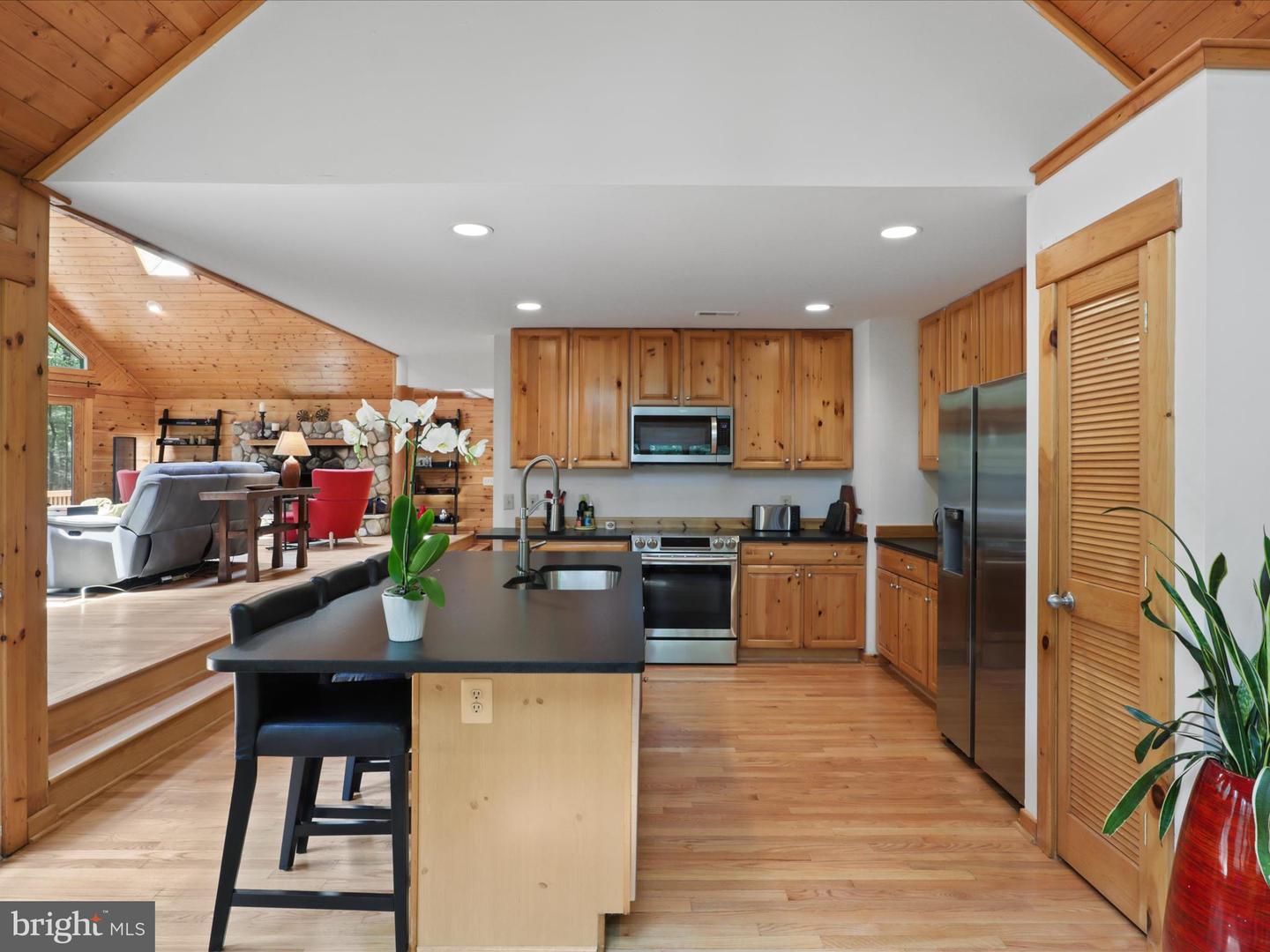 16091 GOSSUM CT, HAYMARKET, Virginia 20169, 4 Bedrooms Bedrooms, ,3 BathroomsBathrooms,Residential,For sale,16091 GOSSUM CT,VAPW2093558 MLS # VAPW2093558