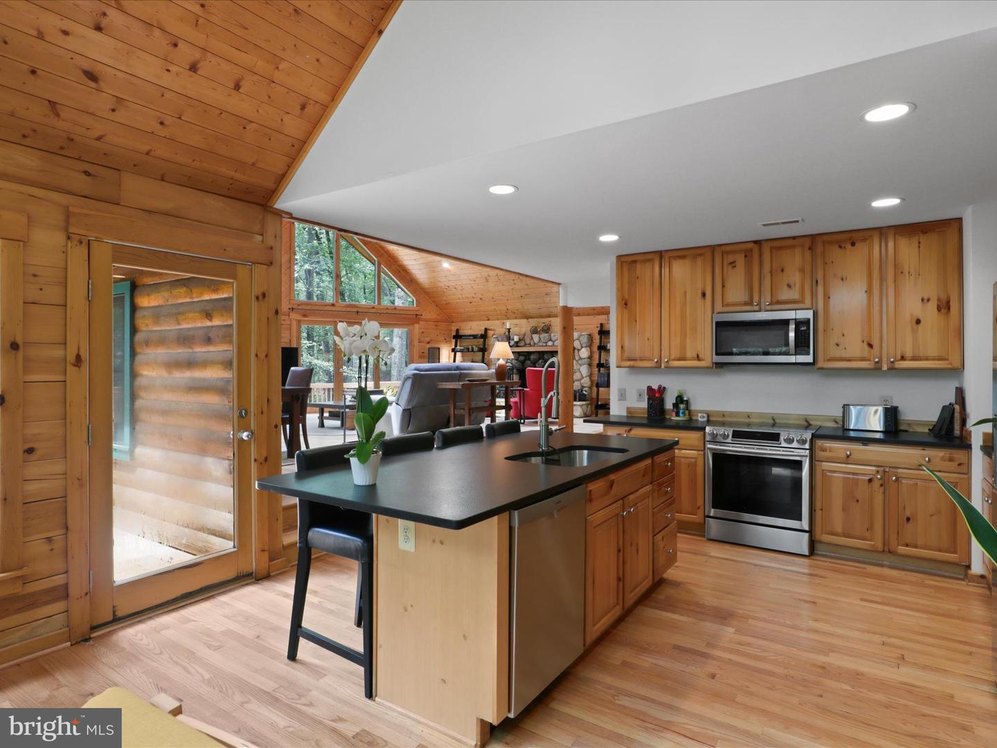 16091 GOSSUM CT, HAYMARKET, Virginia 20169, 4 Bedrooms Bedrooms, ,3 BathroomsBathrooms,Residential,For sale,16091 GOSSUM CT,VAPW2093558 MLS # VAPW2093558