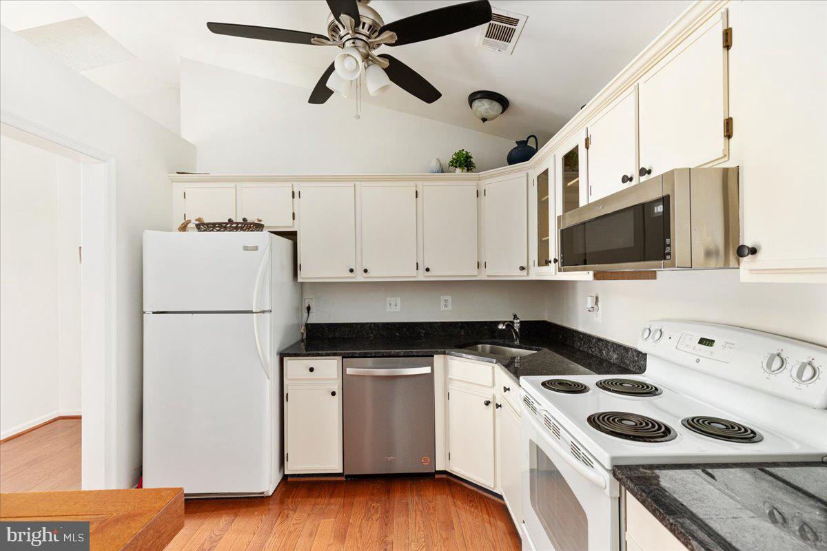 106 TIMBERLAKE TER #10, STEPHENS CITY, Virginia 22655, 2 Bedrooms Bedrooms, ,2 BathroomsBathrooms,Residential,For sale,106 TIMBERLAKE TER #10,VAFV2034448 MLS # VAFV2034448