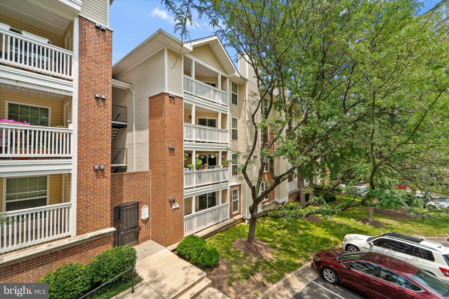 1524 LINCOLN WAY #111, MCLEAN, Virginia 22102, 2 Bedrooms Bedrooms, ,2 BathroomsBathrooms,Residential,For sale,1524 LINCOLN WAY #111,VAFX2244570 MLS # VAFX2244570