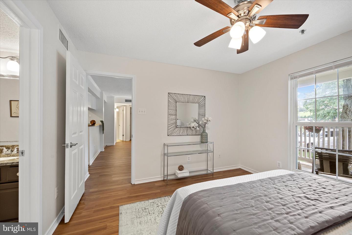 1524 LINCOLN WAY #111, MCLEAN, Virginia 22102, 2 Bedrooms Bedrooms, ,2 BathroomsBathrooms,Residential,For sale,1524 LINCOLN WAY #111,VAFX2244570 MLS # VAFX2244570