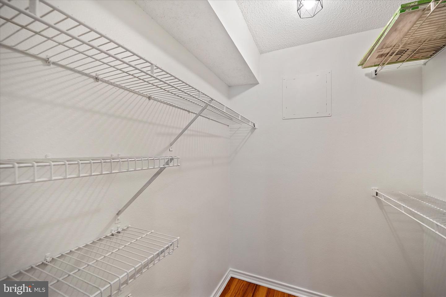 1524 LINCOLN WAY #111, MCLEAN, Virginia 22102, 2 Bedrooms Bedrooms, ,2 BathroomsBathrooms,Residential,For sale,1524 LINCOLN WAY #111,VAFX2244570 MLS # VAFX2244570