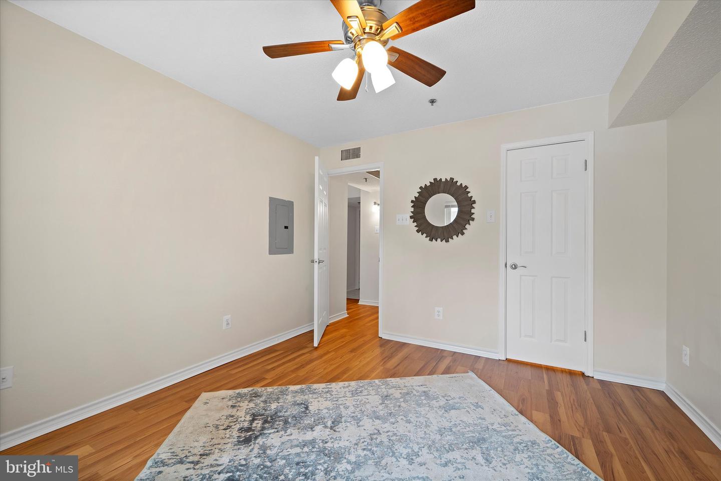 1524 LINCOLN WAY #111, MCLEAN, Virginia 22102, 2 Bedrooms Bedrooms, ,2 BathroomsBathrooms,Residential,For sale,1524 LINCOLN WAY #111,VAFX2244570 MLS # VAFX2244570