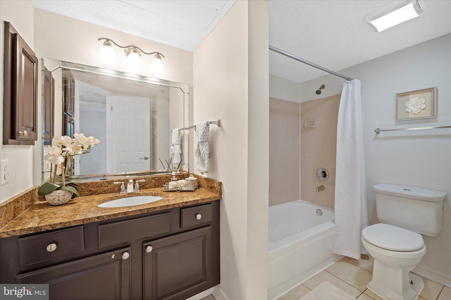 1524 LINCOLN WAY #111, MCLEAN, Virginia 22102, 2 Bedrooms Bedrooms, ,2 BathroomsBathrooms,Residential,For sale,1524 LINCOLN WAY #111,VAFX2244570 MLS # VAFX2244570