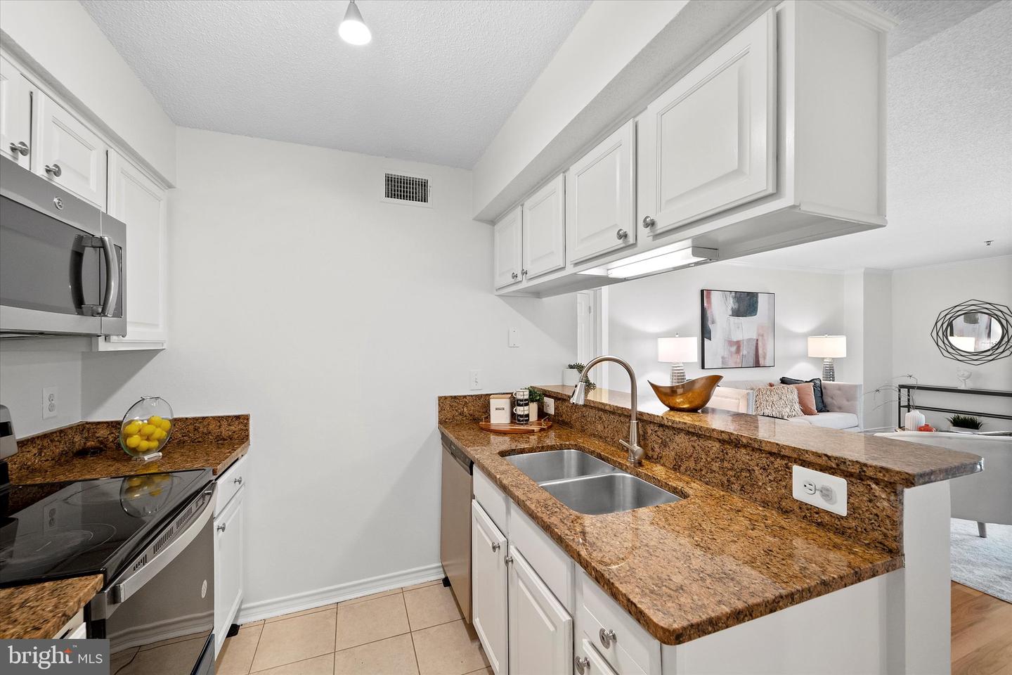 1524 LINCOLN WAY #111, MCLEAN, Virginia 22102, 2 Bedrooms Bedrooms, ,2 BathroomsBathrooms,Residential,For sale,1524 LINCOLN WAY #111,VAFX2244570 MLS # VAFX2244570