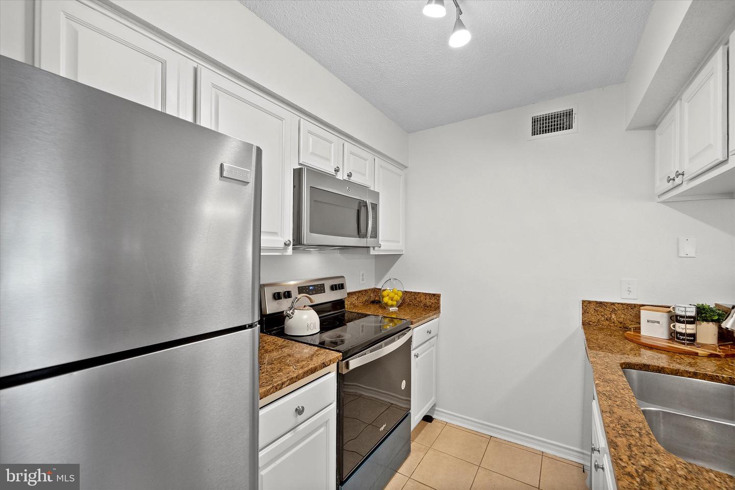 1524 LINCOLN WAY #111, MCLEAN, Virginia 22102, 2 Bedrooms Bedrooms, ,2 BathroomsBathrooms,Residential,For sale,1524 LINCOLN WAY #111,VAFX2244570 MLS # VAFX2244570