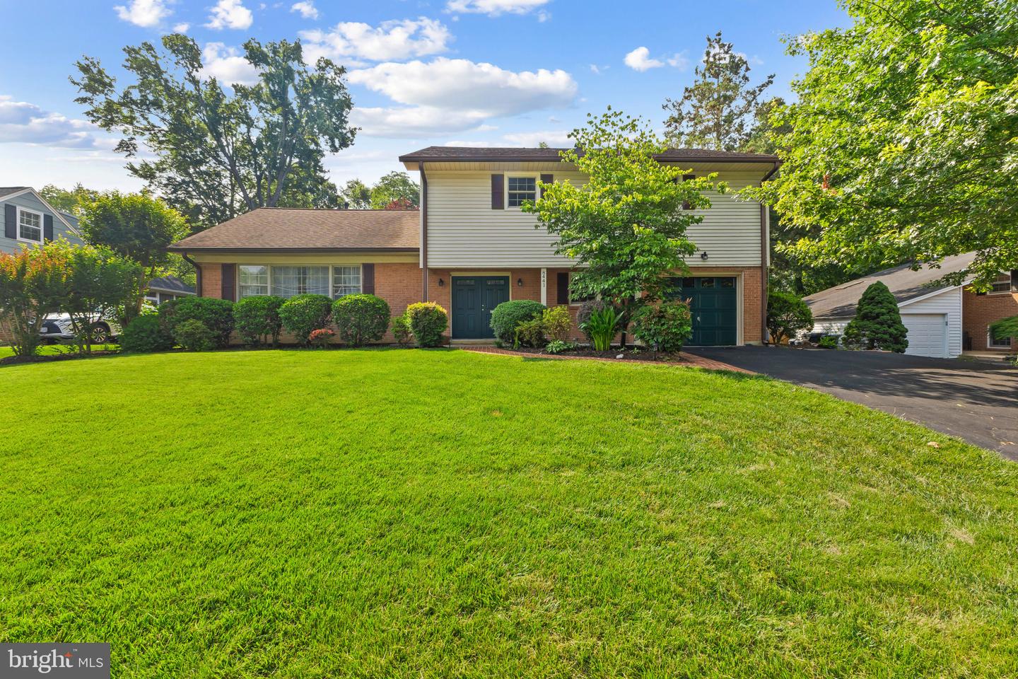 8441 PORTER LN, ALEXANDRIA, Virginia 22308, 4 Bedrooms Bedrooms, ,2 BathroomsBathrooms,Residential,For sale,8441 PORTER LN,VAFX2244952 MLS # VAFX2244952
