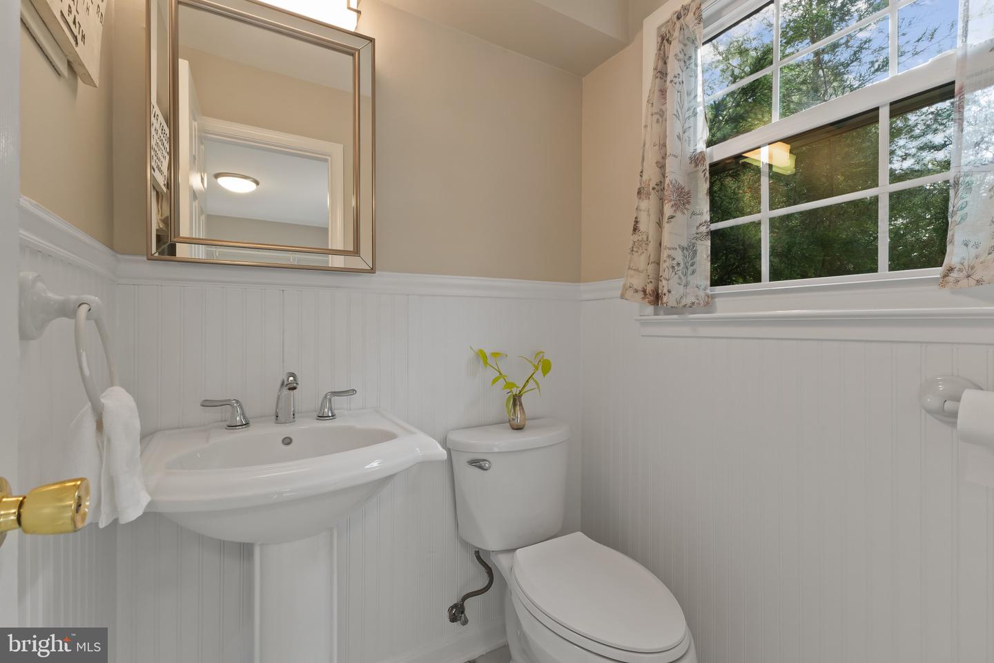8441 PORTER LN, ALEXANDRIA, Virginia 22308, 4 Bedrooms Bedrooms, ,2 BathroomsBathrooms,Residential,For sale,8441 PORTER LN,VAFX2244952 MLS # VAFX2244952
