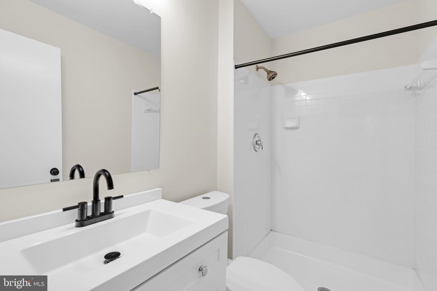 4190 PLEASANT MEADOW CT #102B, CHANTILLY, Virginia 20151, 3 Bedrooms Bedrooms, ,2 BathroomsBathrooms,Residential,For sale,4190 PLEASANT MEADOW CT #102B,VAFX2245958 MLS # VAFX2245958