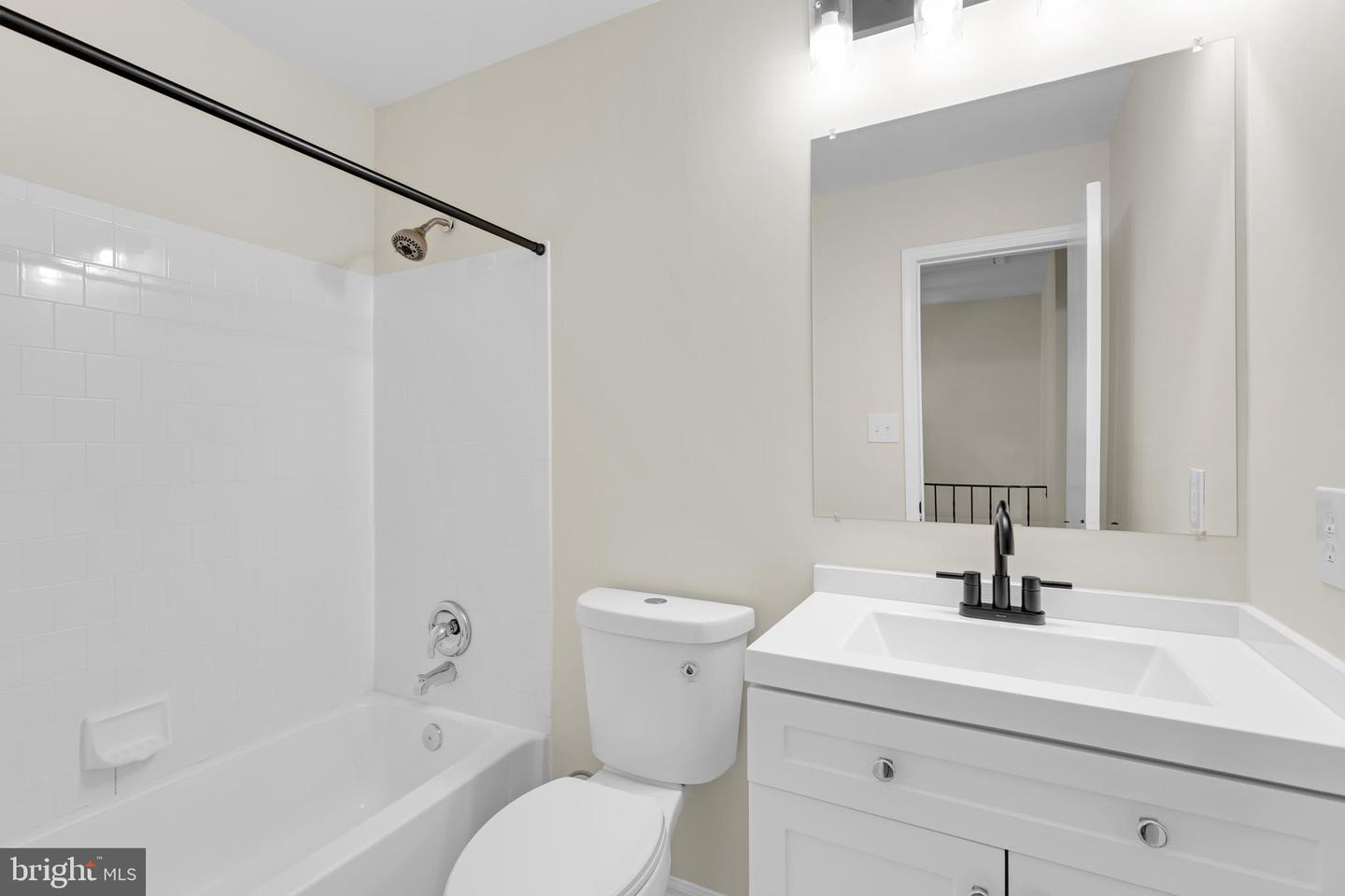 4190 PLEASANT MEADOW CT #102B, CHANTILLY, Virginia 20151, 3 Bedrooms Bedrooms, ,2 BathroomsBathrooms,Residential,For sale,4190 PLEASANT MEADOW CT #102B,VAFX2245958 MLS # VAFX2245958