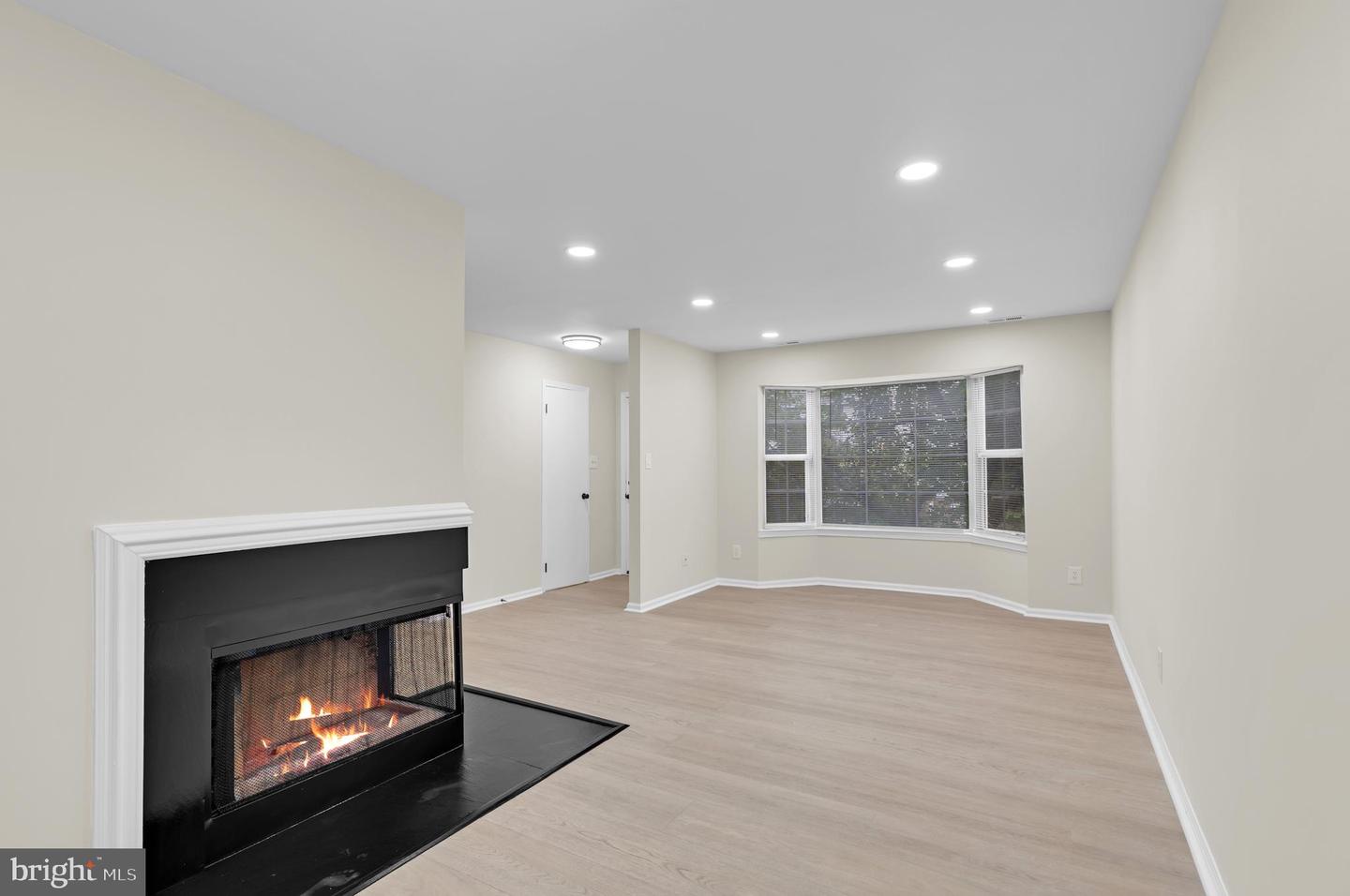 4190 PLEASANT MEADOW CT #102B, CHANTILLY, Virginia 20151, 3 Bedrooms Bedrooms, ,2 BathroomsBathrooms,Residential,For sale,4190 PLEASANT MEADOW CT #102B,VAFX2245958 MLS # VAFX2245958