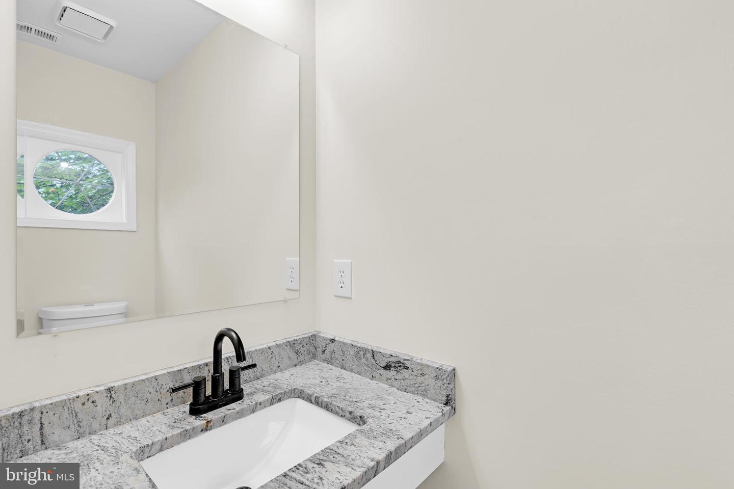 4190 PLEASANT MEADOW CT #102B, CHANTILLY, Virginia 20151, 3 Bedrooms Bedrooms, ,2 BathroomsBathrooms,Residential,For sale,4190 PLEASANT MEADOW CT #102B,VAFX2245958 MLS # VAFX2245958