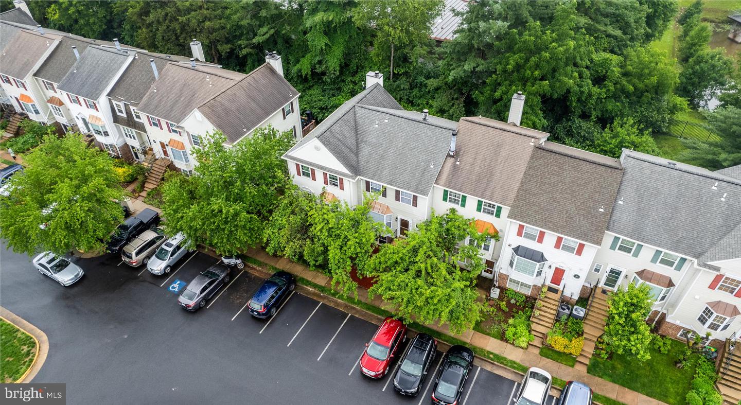 4190 PLEASANT MEADOW CT #102B, CHANTILLY, Virginia 20151, 3 Bedrooms Bedrooms, ,2 BathroomsBathrooms,Residential,For sale,4190 PLEASANT MEADOW CT #102B,VAFX2245958 MLS # VAFX2245958