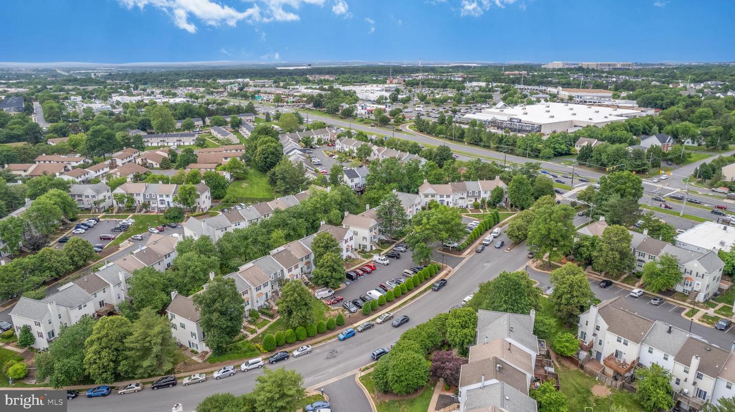 4190 PLEASANT MEADOW CT #102B, CHANTILLY, Virginia 20151, 3 Bedrooms Bedrooms, ,2 BathroomsBathrooms,Residential,For sale,4190 PLEASANT MEADOW CT #102B,VAFX2245958 MLS # VAFX2245958