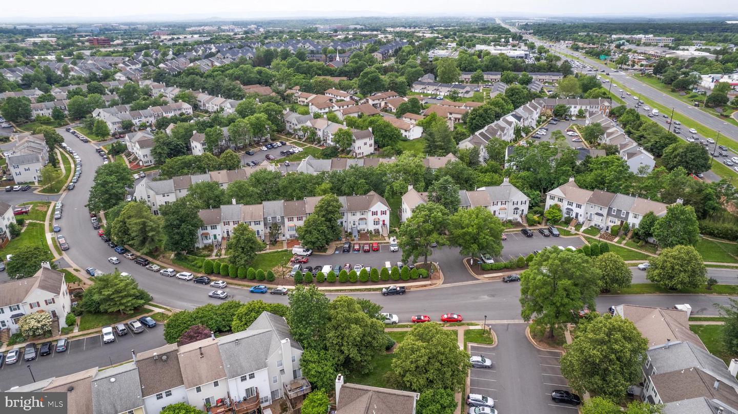 4190 PLEASANT MEADOW CT #102B, CHANTILLY, Virginia 20151, 3 Bedrooms Bedrooms, ,2 BathroomsBathrooms,Residential,For sale,4190 PLEASANT MEADOW CT #102B,VAFX2245958 MLS # VAFX2245958