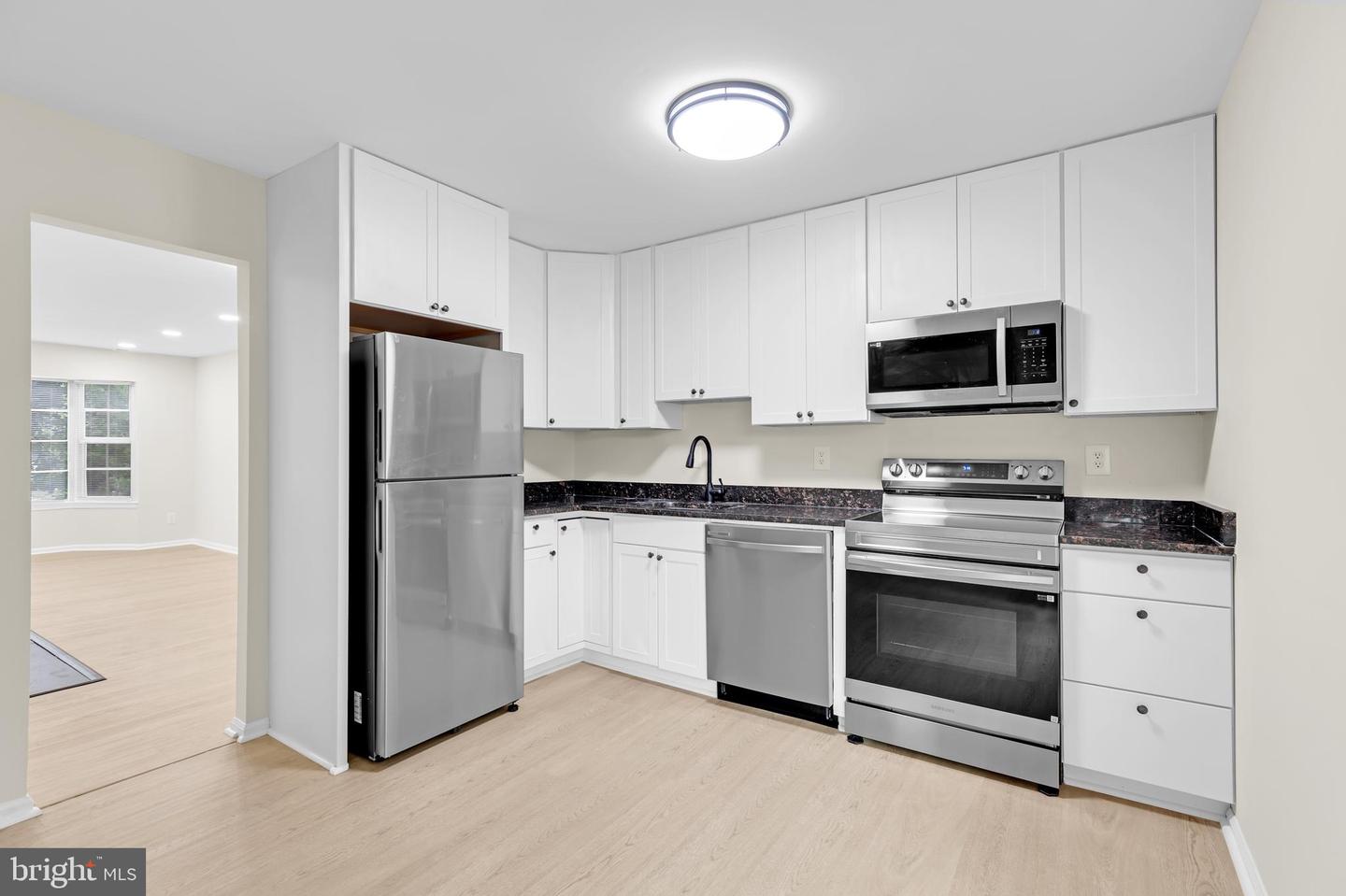 4190 PLEASANT MEADOW CT #102B, CHANTILLY, Virginia 20151, 3 Bedrooms Bedrooms, ,2 BathroomsBathrooms,Residential,For sale,4190 PLEASANT MEADOW CT #102B,VAFX2245958 MLS # VAFX2245958