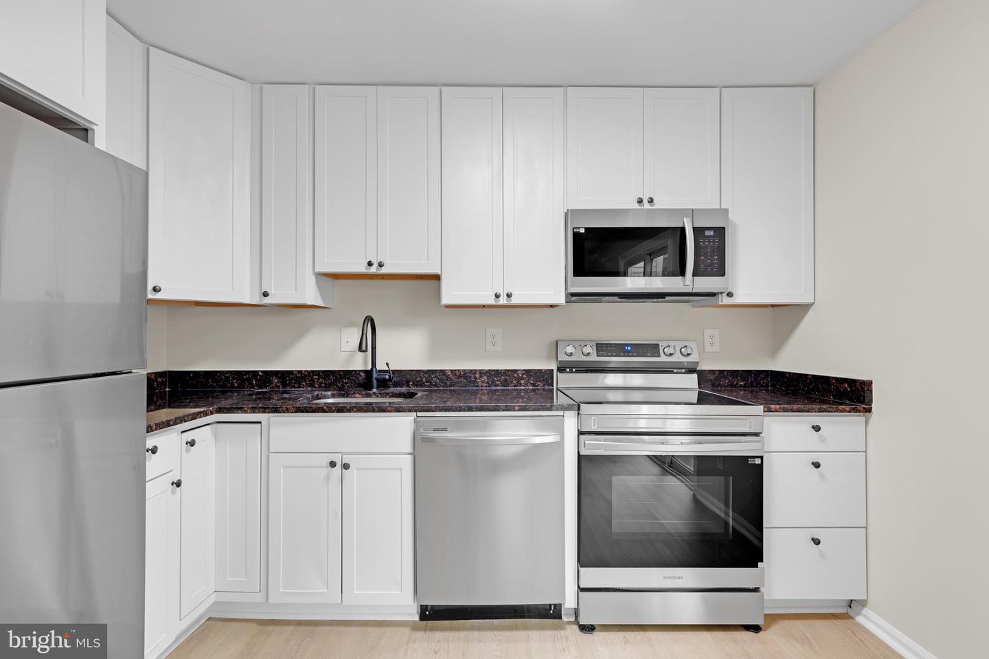4190 PLEASANT MEADOW CT #102B, CHANTILLY, Virginia 20151, 3 Bedrooms Bedrooms, ,2 BathroomsBathrooms,Residential,For sale,4190 PLEASANT MEADOW CT #102B,VAFX2245958 MLS # VAFX2245958