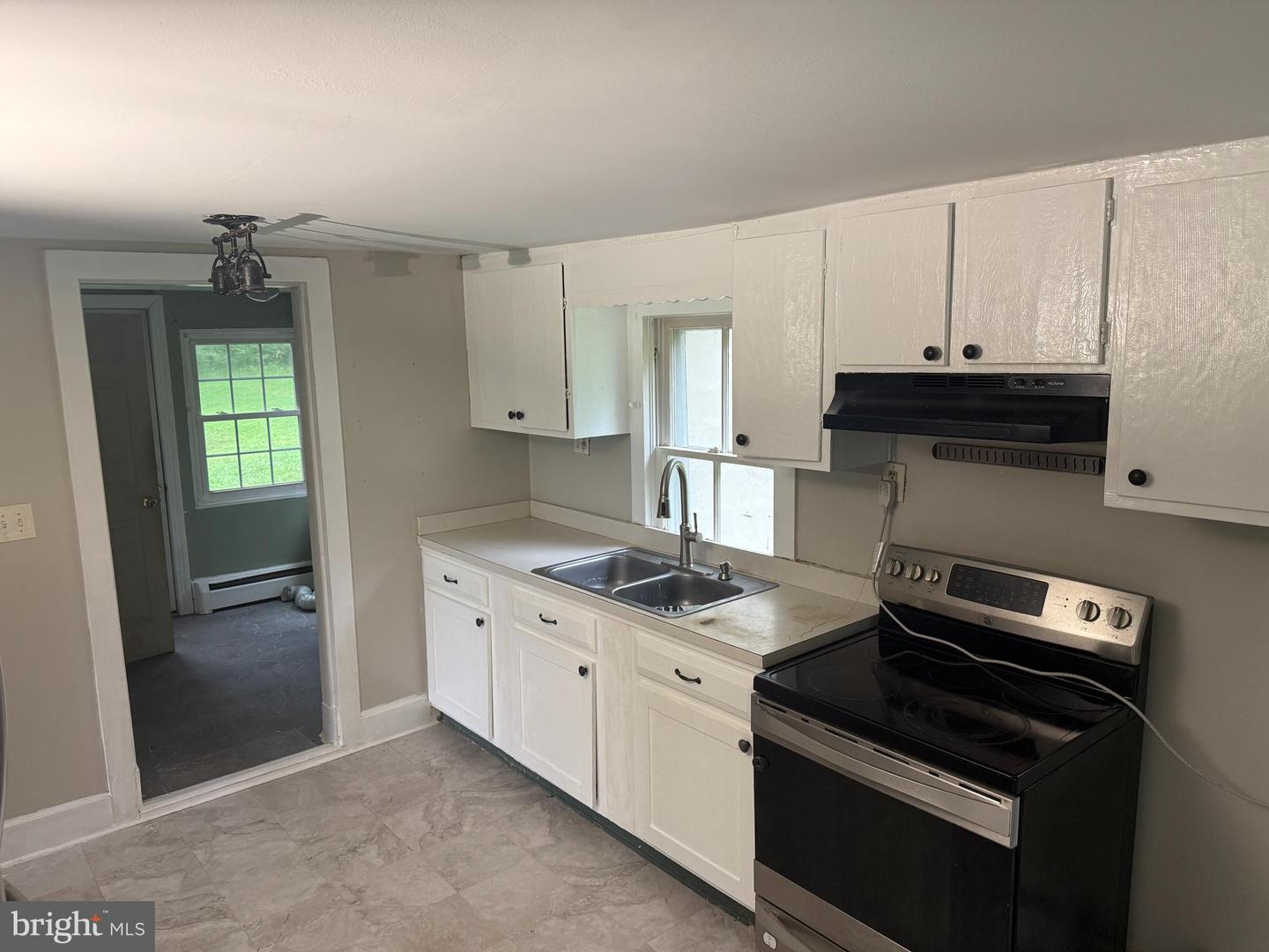 8272 GREENWICH RD, CATLETT, Virginia 20119, 3 Bedrooms Bedrooms, ,1 BathroomBathrooms,Residential,For sale,8272 GREENWICH RD,VAFQ2016996 MLS # VAFQ2016996