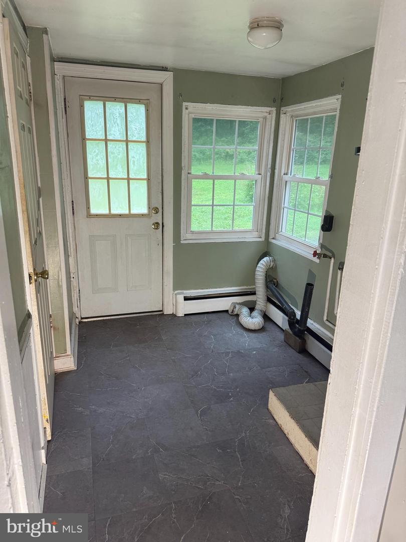 8272 GREENWICH RD, CATLETT, Virginia 20119, 3 Bedrooms Bedrooms, ,1 BathroomBathrooms,Residential,For sale,8272 GREENWICH RD,VAFQ2016996 MLS # VAFQ2016996