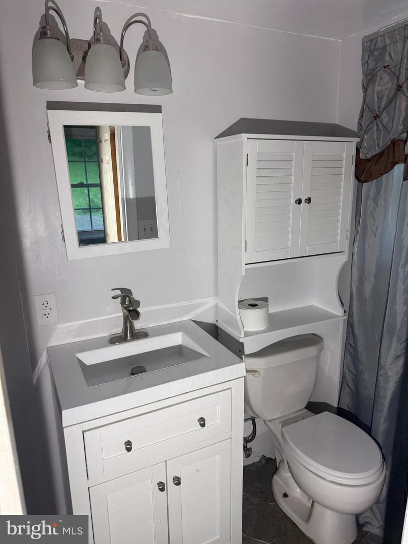 8272 GREENWICH RD, CATLETT, Virginia 20119, 3 Bedrooms Bedrooms, ,1 BathroomBathrooms,Residential,For sale,8272 GREENWICH RD,VAFQ2016996 MLS # VAFQ2016996