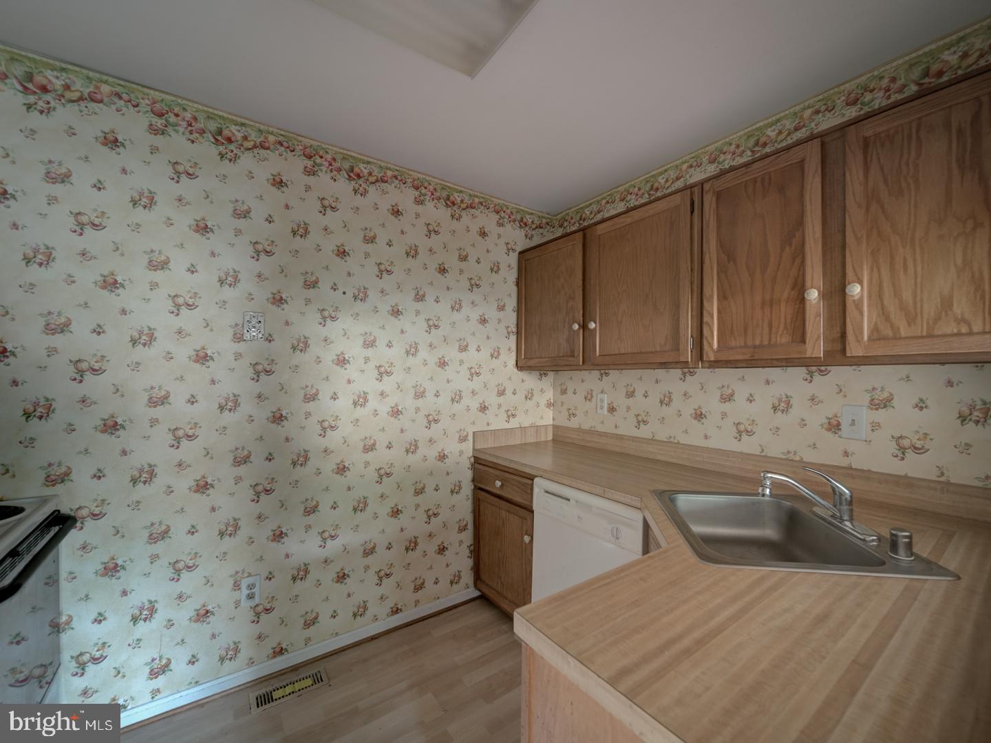 15069 MAPLE GLEN CT, DUMFRIES, Virginia 22025, 2 Bedrooms Bedrooms, ,2 BathroomsBathrooms,Residential,For sale,15069 MAPLE GLEN CT,VAPW2096866 MLS # VAPW2096866