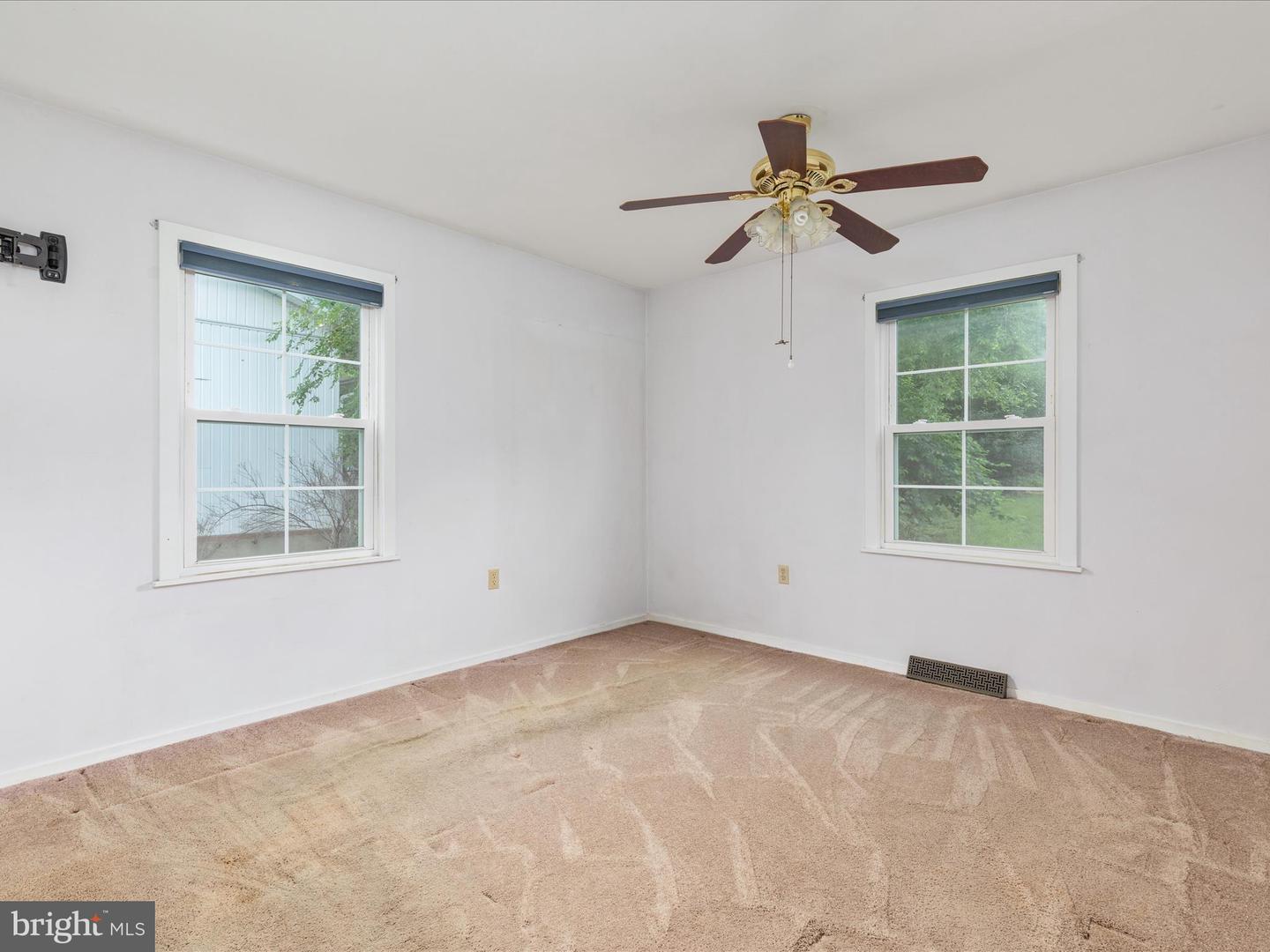 516 HOLLINGSWORTH DR, WINCHESTER, Virginia 22601, 2 Bedrooms Bedrooms, ,1 BathroomBathrooms,Residential,For sale,516 HOLLINGSWORTH DR,VAWI2007956 MLS # VAWI2007956