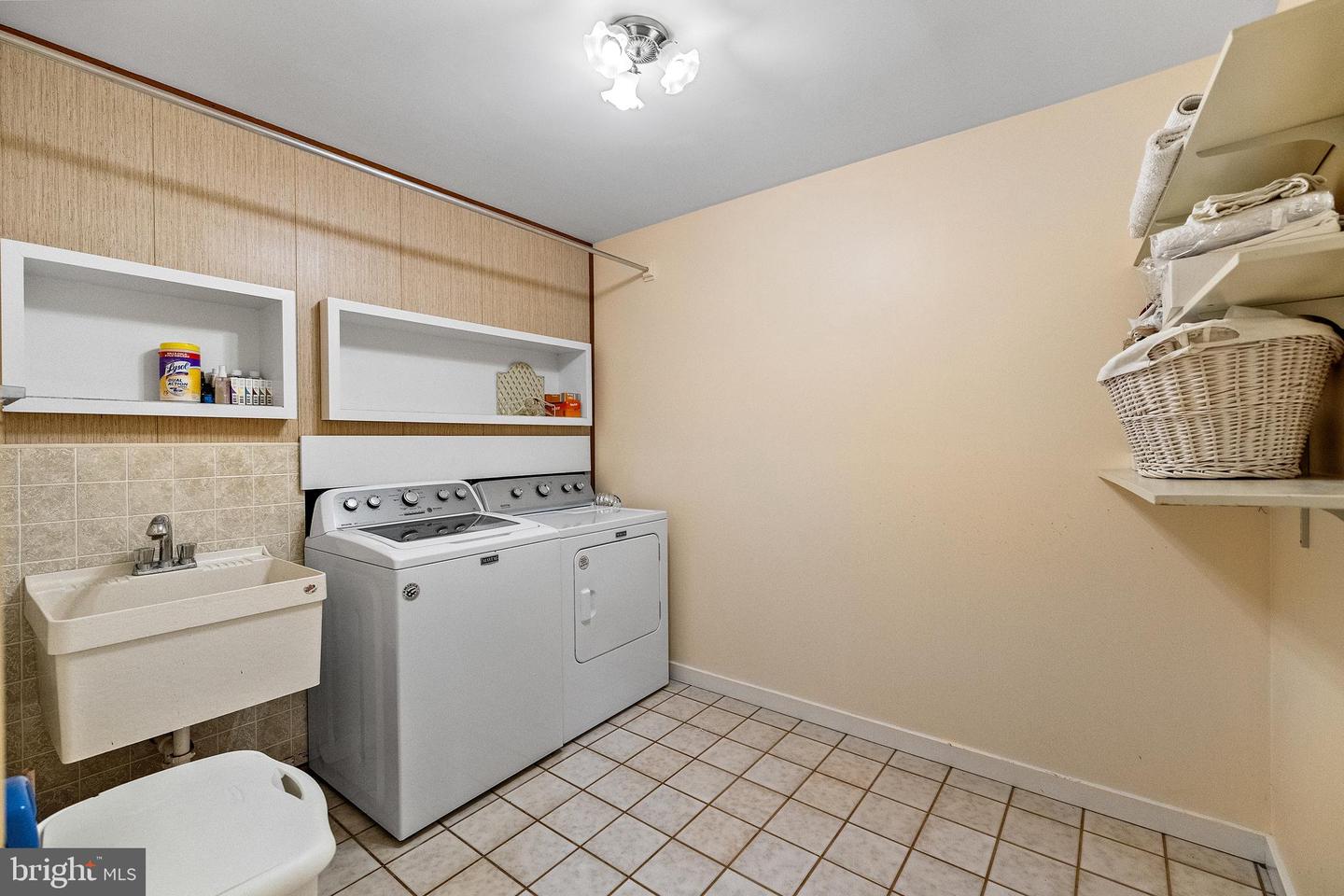 9100 QUARTER CT, VIENNA, Virginia 22182, 4 Bedrooms Bedrooms, ,3 BathroomsBathrooms,Residential,For sale,9100 QUARTER CT,VAFX2247684 MLS # VAFX2247684