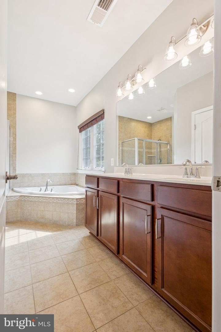 40 MANORWOOD DR, FREDERICKSBURG, Virginia 22406, 5 Bedrooms Bedrooms, ,3 BathroomsBathrooms,Residential,For sale,40 MANORWOOD DR,VAST2039924 MLS # VAST2039924