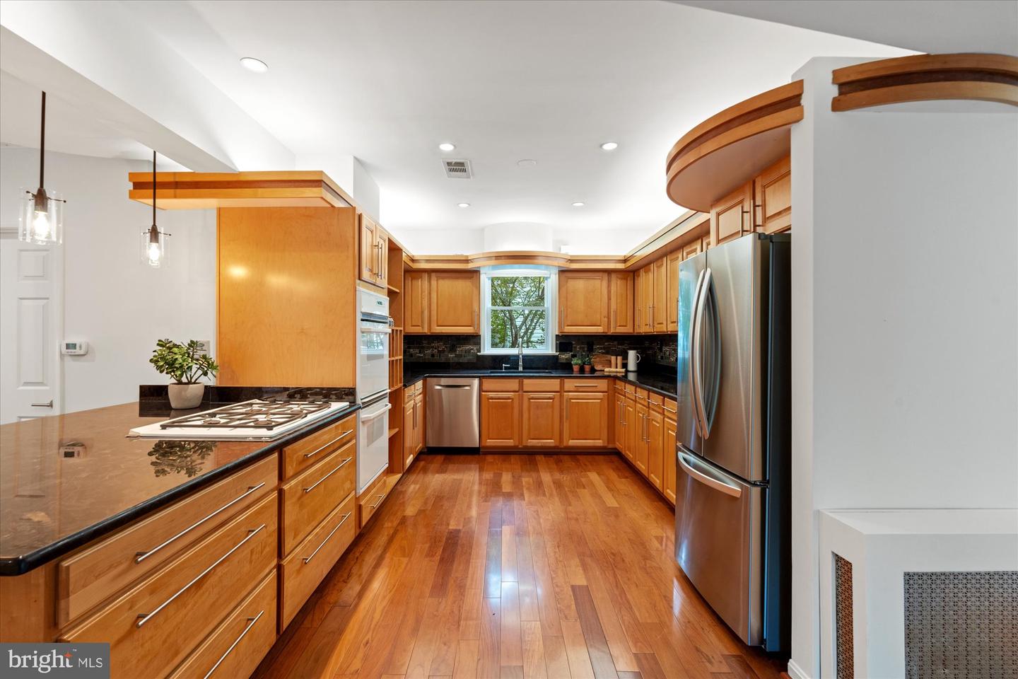 411 E BELLEFONTE AVE, ALEXANDRIA, Virginia 22301, 4 Bedrooms Bedrooms, ,2 BathroomsBathrooms,Residential,For sale,411 E BELLEFONTE AVE,VAAX2046614 MLS # VAAX2046614