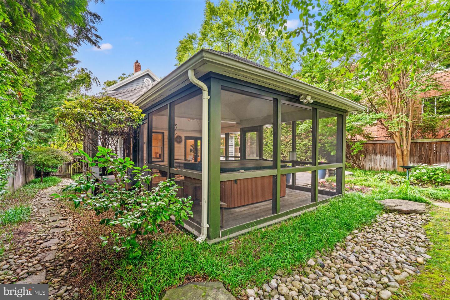 411 E BELLEFONTE AVE, ALEXANDRIA, Virginia 22301, 4 Bedrooms Bedrooms, ,2 BathroomsBathrooms,Residential,For sale,411 E BELLEFONTE AVE,VAAX2046614 MLS # VAAX2046614