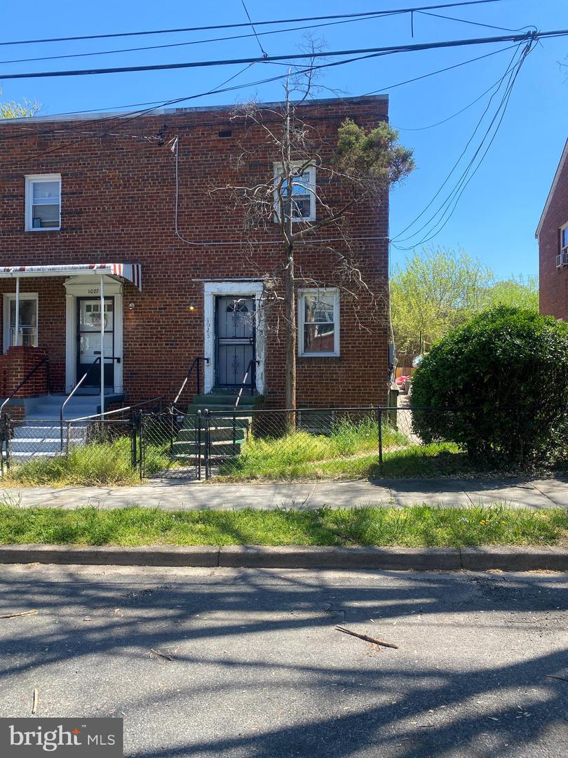 1025 47TH PL NE, WASHINGTON, District Of Columbia 20019, 2 Bedrooms Bedrooms, ,1 BathroomBathrooms,Residential,For sale,1025 47TH PL NE,DCDC2206302 MLS # DCDC2206302