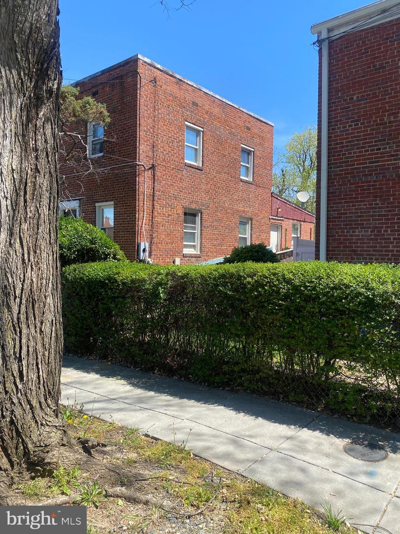 1025 47TH PL NE, WASHINGTON, District Of Columbia 20019, 2 Bedrooms Bedrooms, ,1 BathroomBathrooms,Residential,For sale,1025 47TH PL NE,DCDC2206302 MLS # DCDC2206302