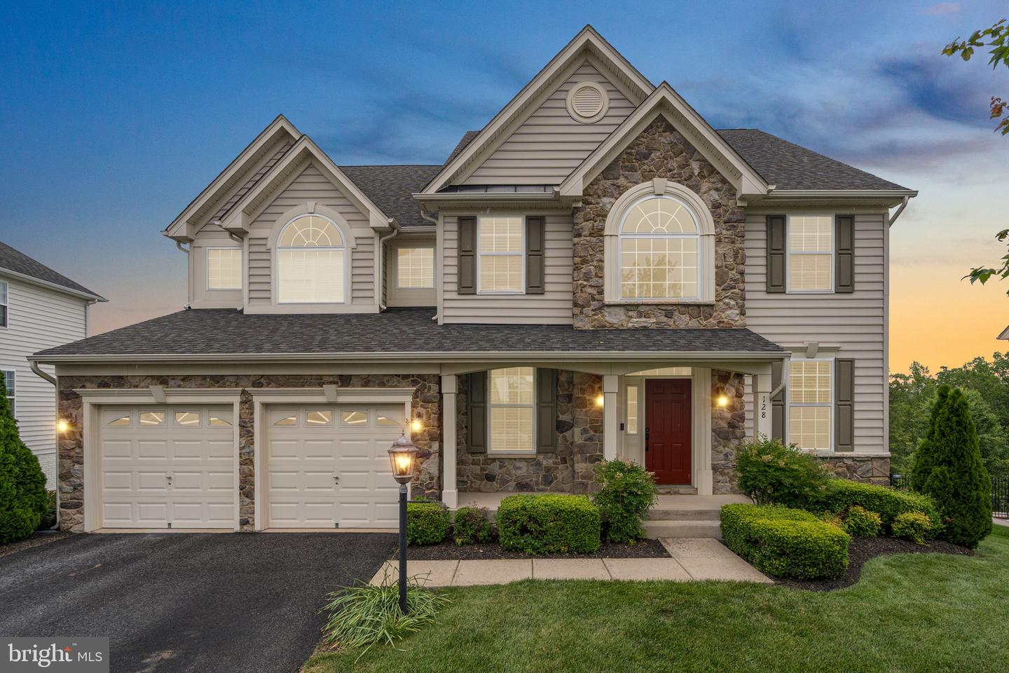 128 COACHMAN CIR, STAFFORD, Virginia 22554, 5 Bedrooms Bedrooms, ,4 BathroomsBathrooms,Residential,For sale,128 COACHMAN CIR,VAST2039906 MLS # VAST2039906