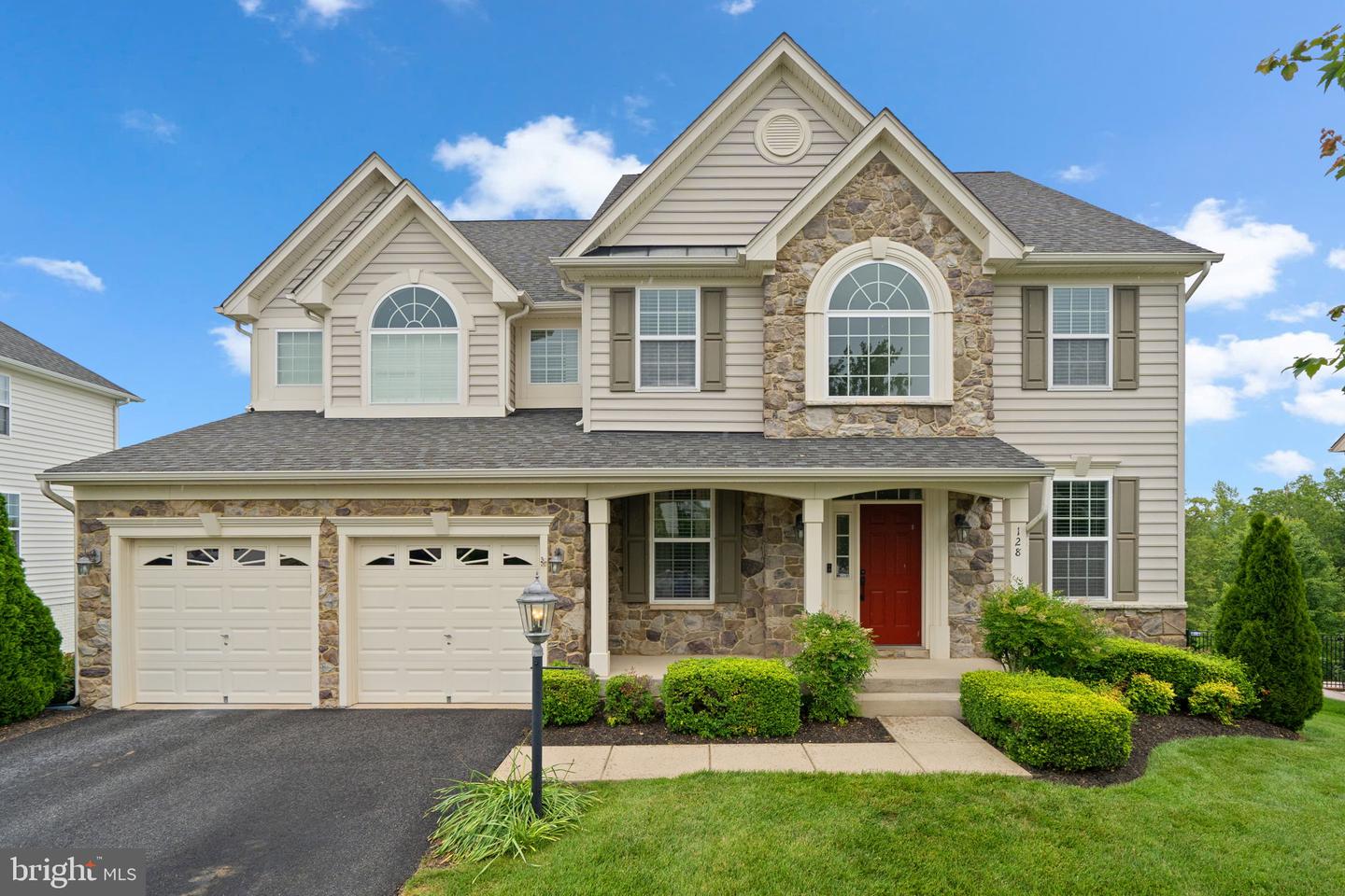 128 COACHMAN CIR, STAFFORD, Virginia 22554, 5 Bedrooms Bedrooms, ,4 BathroomsBathrooms,Residential,For sale,128 COACHMAN CIR,VAST2039906 MLS # VAST2039906