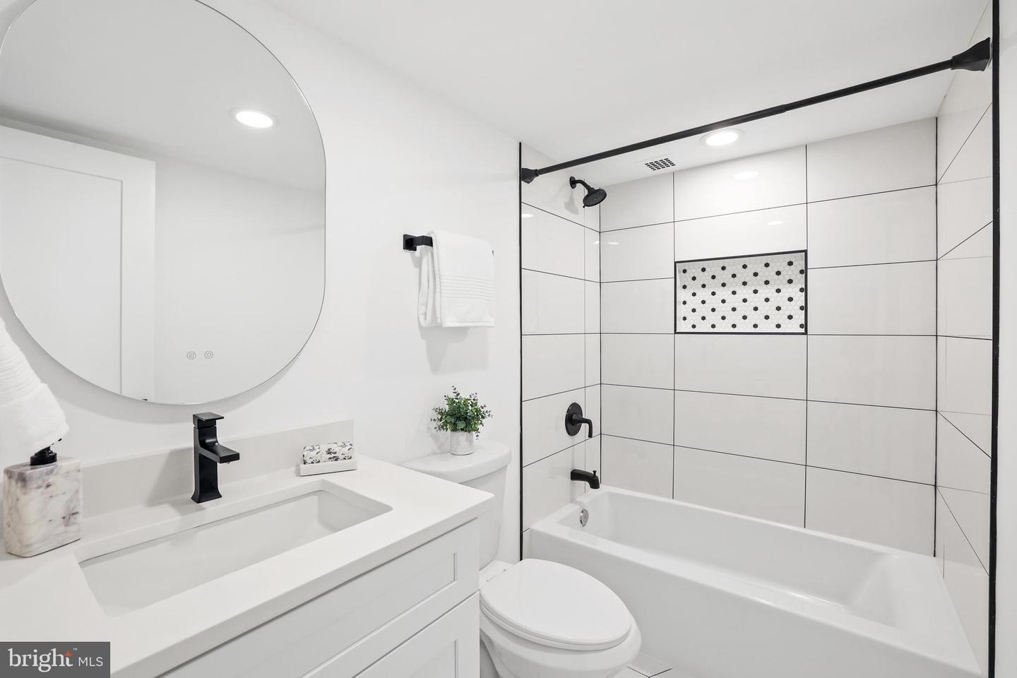 205 YOAKUM PKWY #1712, ALEXANDRIA, Virginia 22304, 3 Bedrooms Bedrooms, ,2 BathroomsBathrooms,Residential,For sale,205 YOAKUM PKWY #1712,VAAX2046598 MLS # VAAX2046598