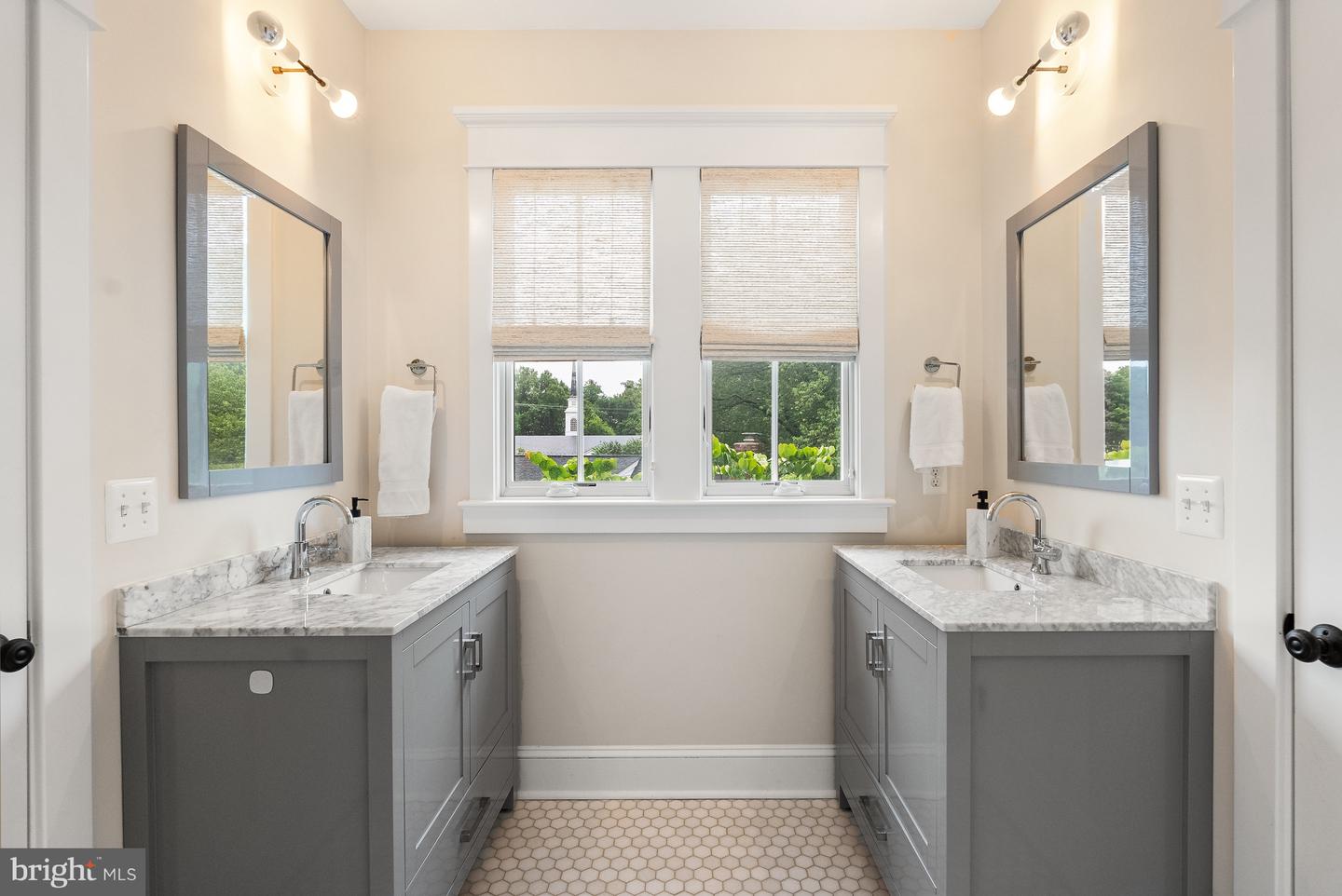 2407 N NELSON ST, ARLINGTON, Virginia 22207, 5 Bedrooms Bedrooms, ,4 BathroomsBathrooms,Residential,For sale,2407 N NELSON ST,VAAR2059404 MLS # VAAR2059404