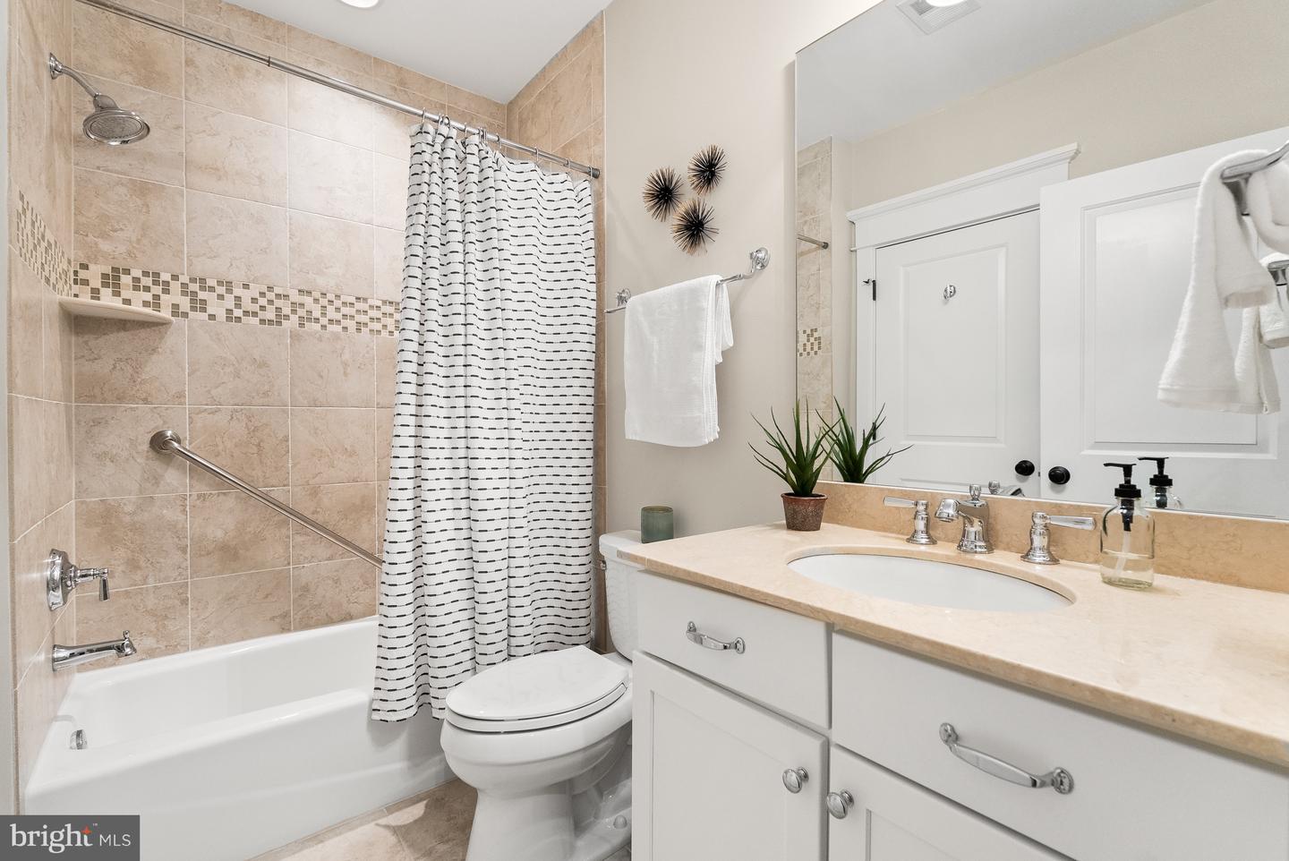 2407 N NELSON ST, ARLINGTON, Virginia 22207, 5 Bedrooms Bedrooms, ,4 BathroomsBathrooms,Residential,For sale,2407 N NELSON ST,VAAR2059404 MLS # VAAR2059404