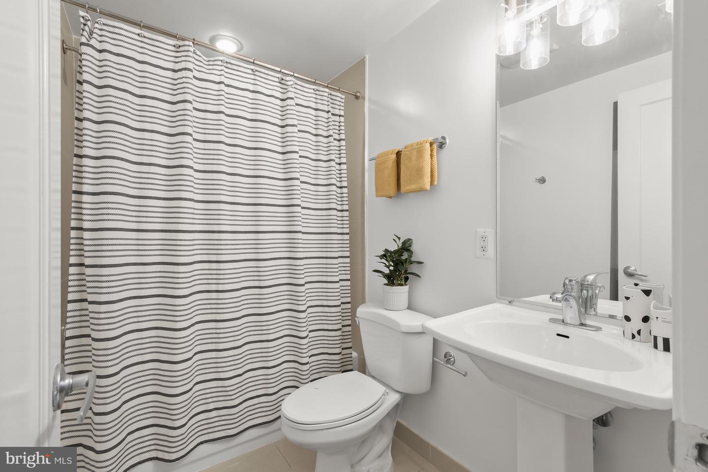 1314 MASSACHUSETTS AVE NW #603, WASHINGTON, District Of Columbia 20005, 1 Bedroom Bedrooms, ,1 BathroomBathrooms,Residential,For sale,1314 MASSACHUSETTS AVE NW #603,DCDC2206382 MLS # DCDC2206382