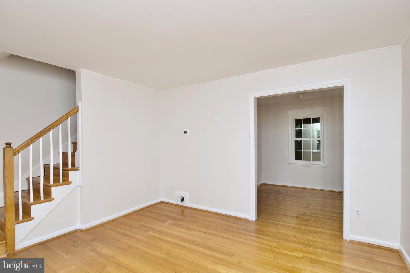 6016 N KINGS HWY, ALEXANDRIA, Virginia 22303, 2 Bedrooms Bedrooms, ,2 BathroomsBathrooms,Residential,For sale,6016 N KINGS HWY,VAFX2249010 MLS # VAFX2249010
