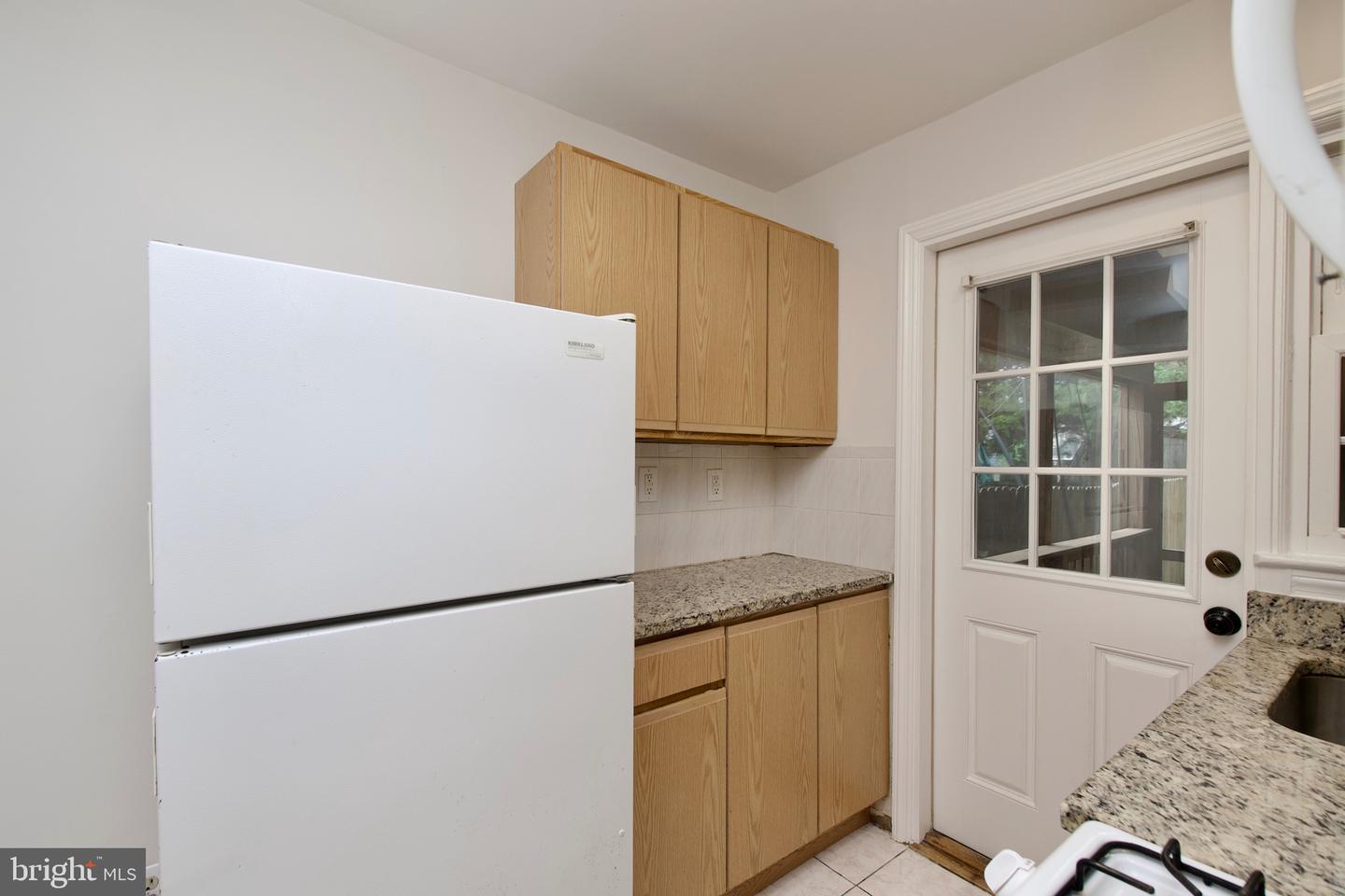 6016 N KINGS HWY, ALEXANDRIA, Virginia 22303, 2 Bedrooms Bedrooms, ,2 BathroomsBathrooms,Residential,For sale,6016 N KINGS HWY,VAFX2249010 MLS # VAFX2249010