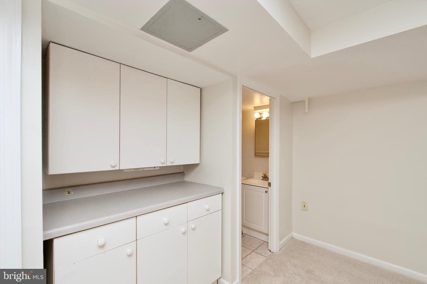6016 N KINGS HWY, ALEXANDRIA, Virginia 22303, 2 Bedrooms Bedrooms, ,2 BathroomsBathrooms,Residential,For sale,6016 N KINGS HWY,VAFX2249010 MLS # VAFX2249010