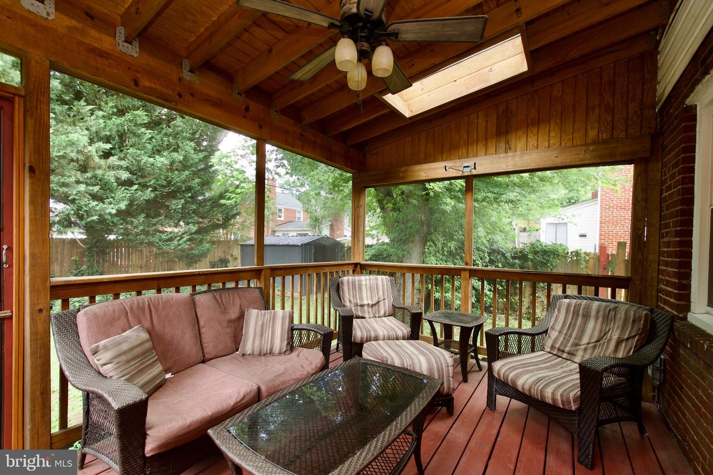 6016 N KINGS HWY, ALEXANDRIA, Virginia 22303, 2 Bedrooms Bedrooms, ,2 BathroomsBathrooms,Residential,For sale,6016 N KINGS HWY,VAFX2249010 MLS # VAFX2249010
