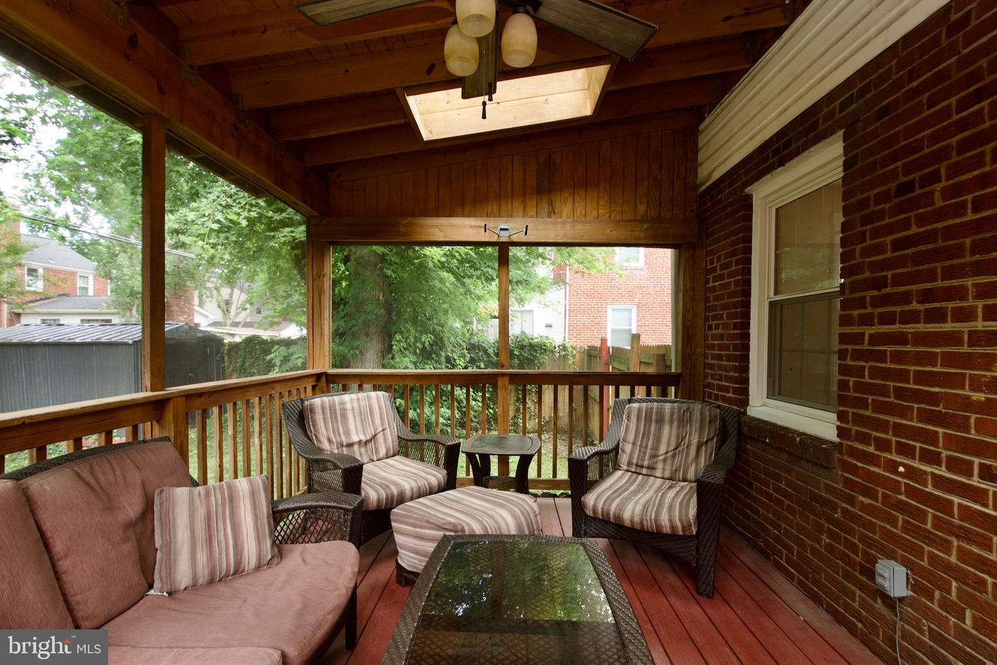 6016 N KINGS HWY, ALEXANDRIA, Virginia 22303, 2 Bedrooms Bedrooms, ,2 BathroomsBathrooms,Residential,For sale,6016 N KINGS HWY,VAFX2249010 MLS # VAFX2249010