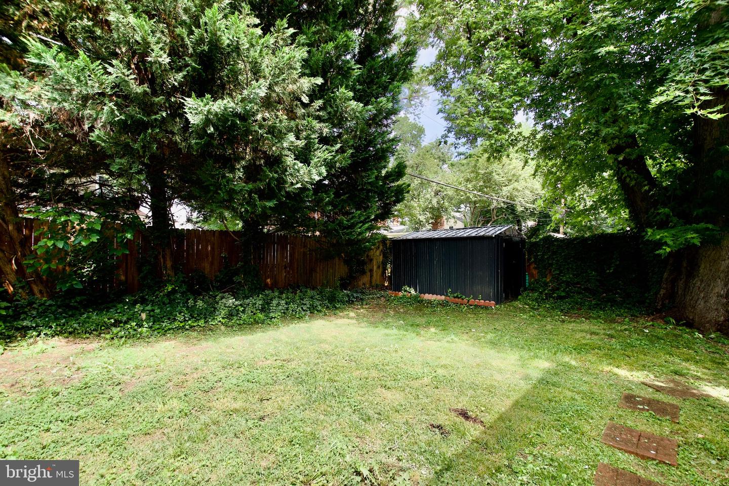 6016 N KINGS HWY, ALEXANDRIA, Virginia 22303, 2 Bedrooms Bedrooms, ,2 BathroomsBathrooms,Residential,For sale,6016 N KINGS HWY,VAFX2249010 MLS # VAFX2249010
