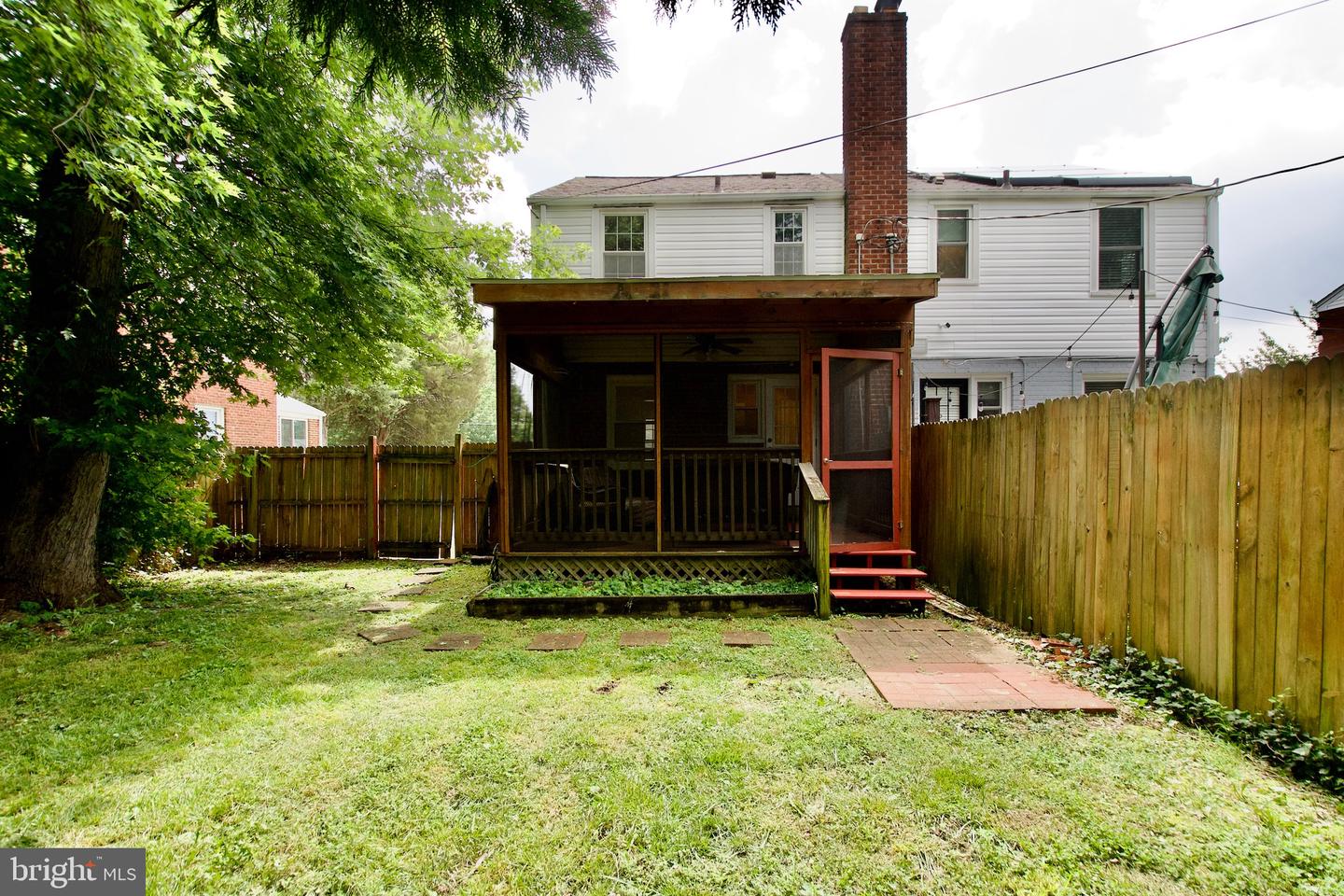 6016 N KINGS HWY, ALEXANDRIA, Virginia 22303, 2 Bedrooms Bedrooms, ,2 BathroomsBathrooms,Residential,For sale,6016 N KINGS HWY,VAFX2249010 MLS # VAFX2249010