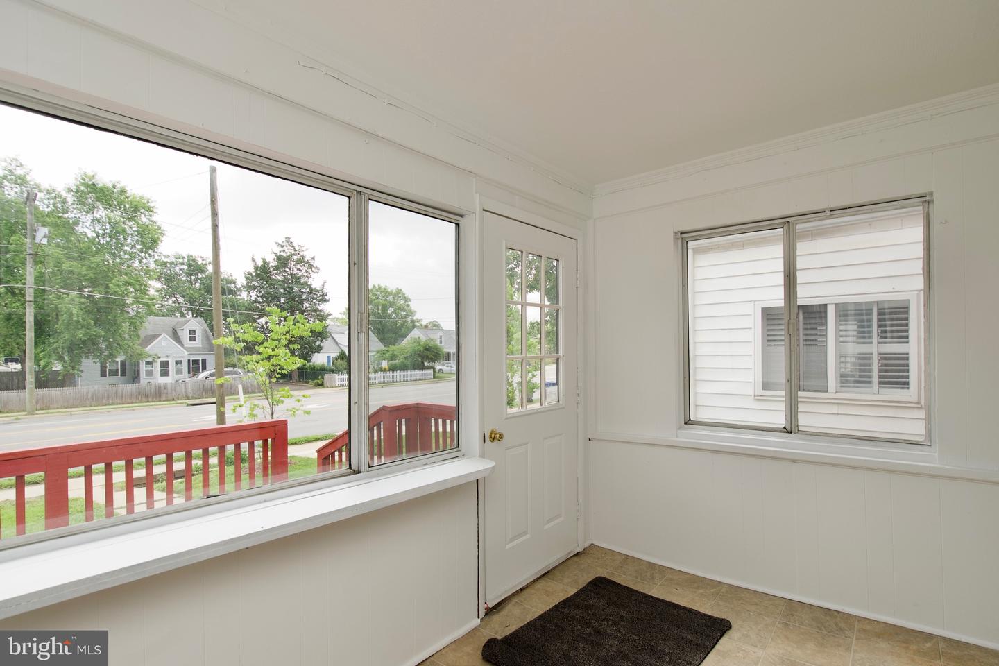 6016 N KINGS HWY, ALEXANDRIA, Virginia 22303, 2 Bedrooms Bedrooms, ,2 BathroomsBathrooms,Residential,For sale,6016 N KINGS HWY,VAFX2249010 MLS # VAFX2249010