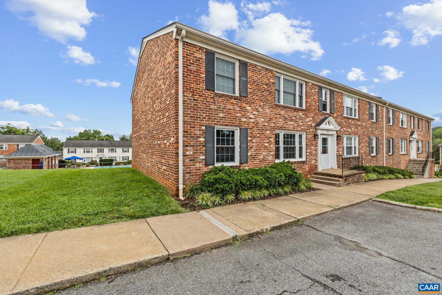 134 HESSIAN HILLS CIR #2, CHARLOTTESVILLE, Virginia 22901, 2 Bedrooms Bedrooms, ,1 BathroomBathrooms,Residential,For sale,134 HESSIAN HILLS CIR #2,665899 MLS # 665899