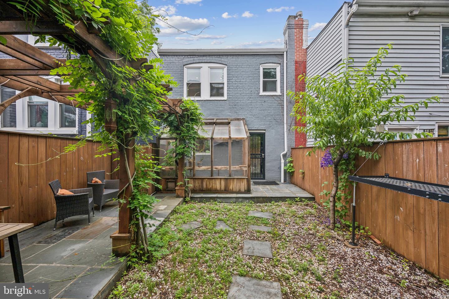 205 V ST NE, WASHINGTON, District Of Columbia 20002, ,Residential,For sale,205 V ST NE,DCDC2206396 MLS # DCDC2206396