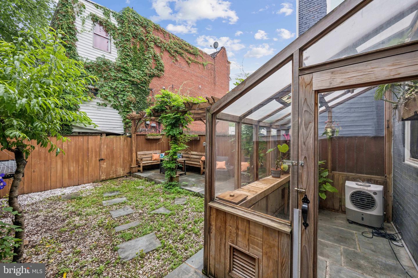 205 V ST NE, WASHINGTON, District Of Columbia 20002, ,Residential,For sale,205 V ST NE,DCDC2206396 MLS # DCDC2206396